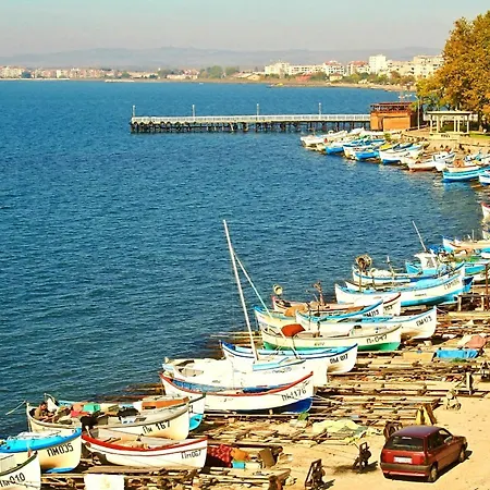 Pomorie Sea&history דירה